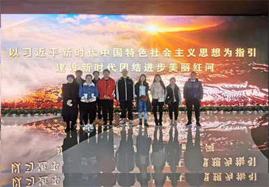 个旧市中医医院团支部组织团员 参观红河州迎接新中国成